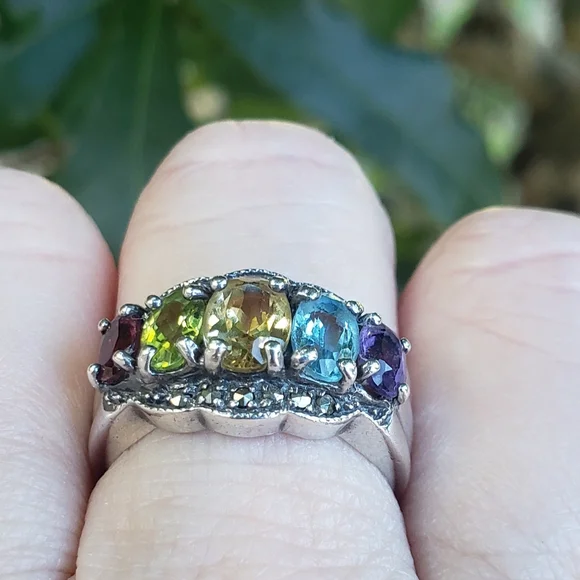 Oval Gemstone & Marcasite Ring - Picture 7 of 12